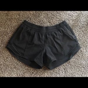 Lululemon Hotty Hot Short II 
Long 4"